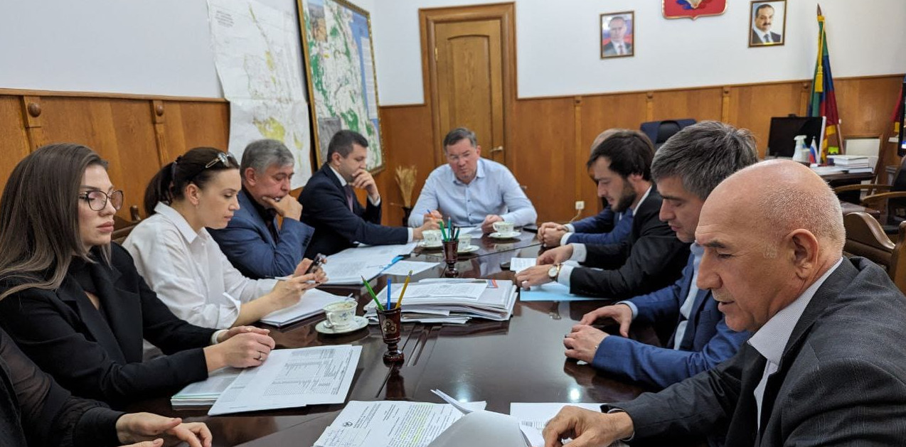 Низам Халилов и Рашид Алиев приняли участие в выездном совещании Центральной зональной группы по легализации «теневого» сектора экономики